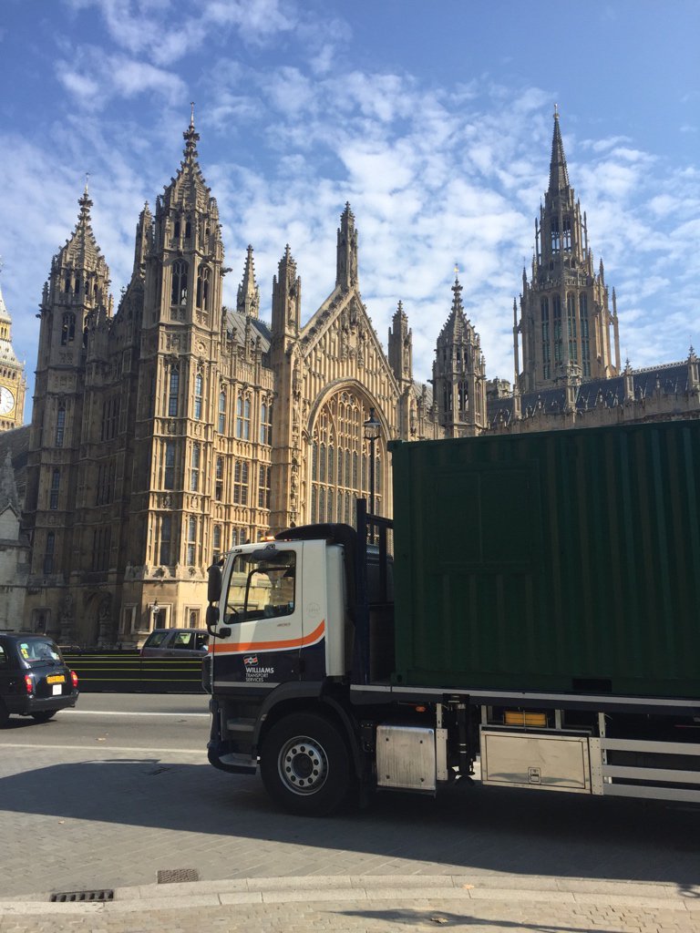WillTransport's tweet photo. Our new @DAFTrucksUK delivering 2x 20ft site cabins at Westminster @willboxuk #containers https://t.co/DvxYmzo6gV