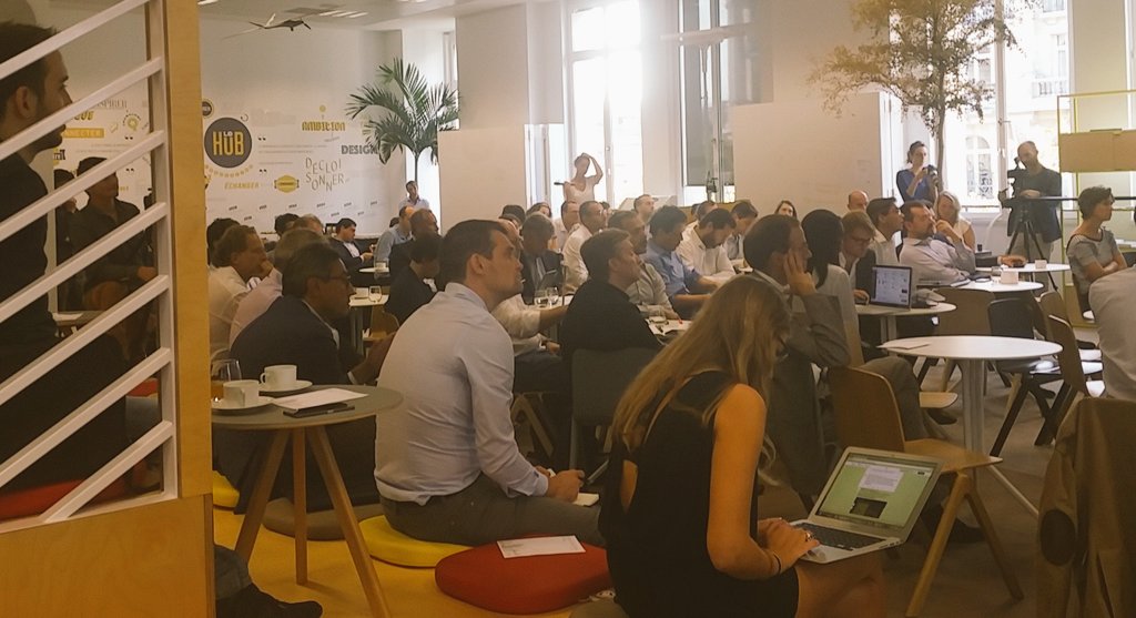 c_boullenger's tweet photo. Présentation passionnante sur les tendances de la Silicon Valley #SVTrends @BpifranceHub Merci @freddymini ! https://t.co/Gs1xB4Ztcz