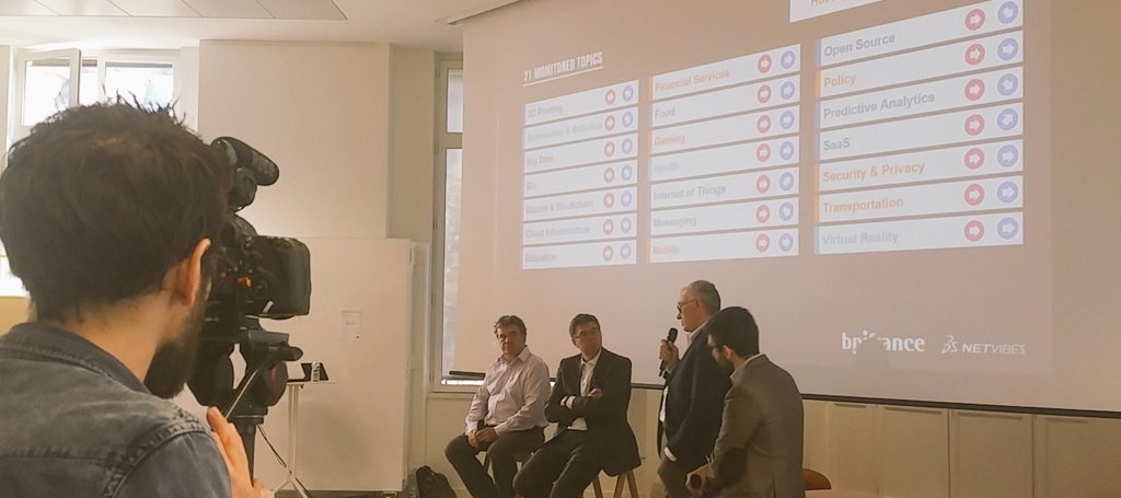 c_boullenger's tweet photo. Présentation passionnante sur les tendances de la Silicon Valley #SVTrends @BpifranceHub Merci @freddymini ! https://t.co/Gs1xB4Ztcz