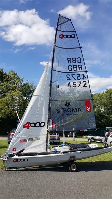 yandyfeed's tweet photo. An outbreak of "crews blues" ahead of the @4000Association UK Series at @grafhamwatersc https://t.co/Cp5s2TIJot https://t.co/GPstPATouk