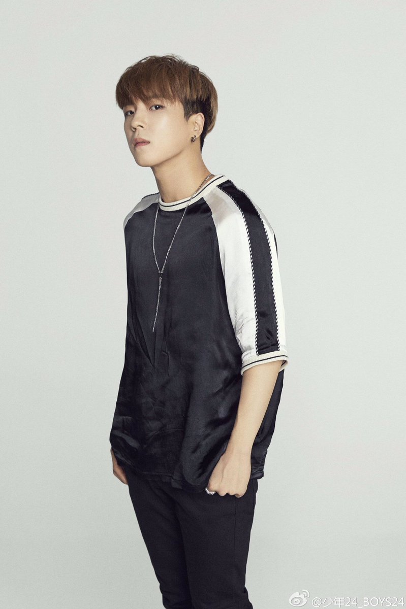 LOUOON_TH's tweet photo. โปรไฟล์ตัวเต็มของพี่โรอุนค่ะ #BOYS24 #소년24 #로운 #ทีมโรอุน https://t.co/fVbA0CiJW3