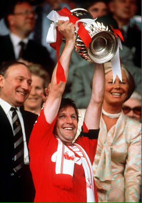 nicktanner799's tweet photo. @LFCHistoryShow FOLLOW ME &amp; RETWEET PLSE 4 chance 2 win 2 @LFC Legends Tickets 4 any of my https://t.co/yNhyov2lsF https://t.co/fMV6pRFU04