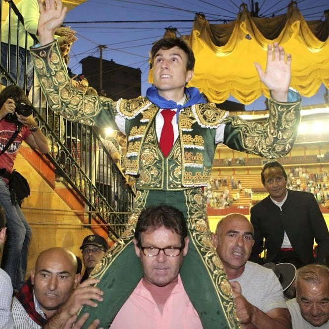 Si en algún sitio me lo he ganado es en Zaragoza!
La única verdad que hay es "Toro y Torero" lo demás mentira todo!