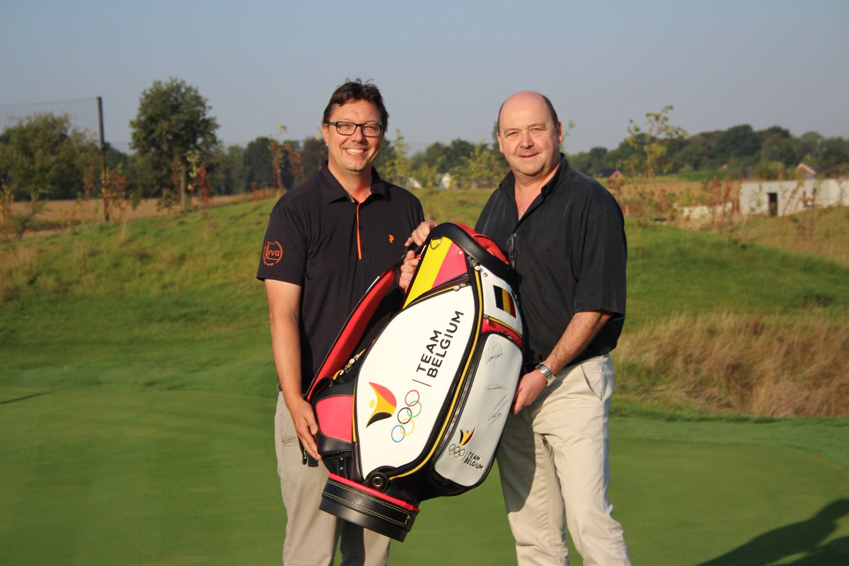 golfvlaanderen's tweet photo. De Team Belgium golftas is overgedragen aan de winnaar van de #GolfToRio campagne. Proficiat en veel plezier! https://t.co/VNFnxFxZN6