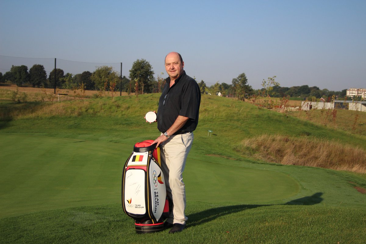 golfvlaanderen's tweet photo. De Team Belgium golftas is overgedragen aan de winnaar van de #GolfToRio campagne. Proficiat en veel plezier! https://t.co/VNFnxFxZN6