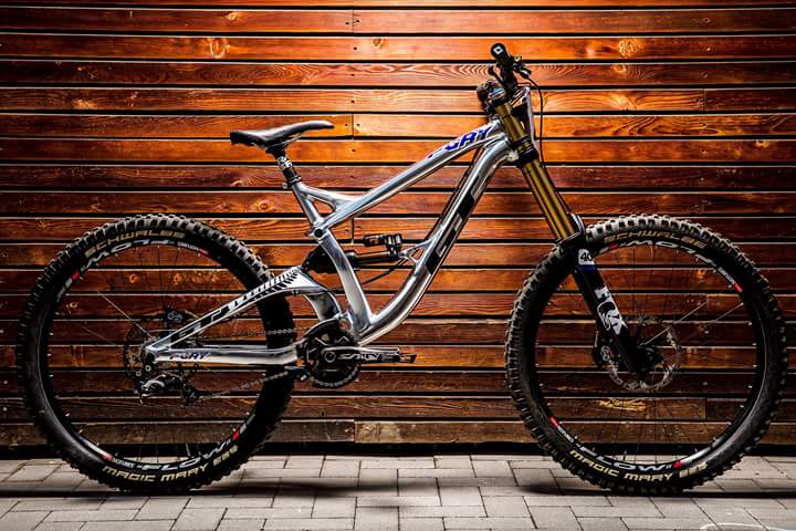 CoBikeStore's tweet image. #Shimano #GT