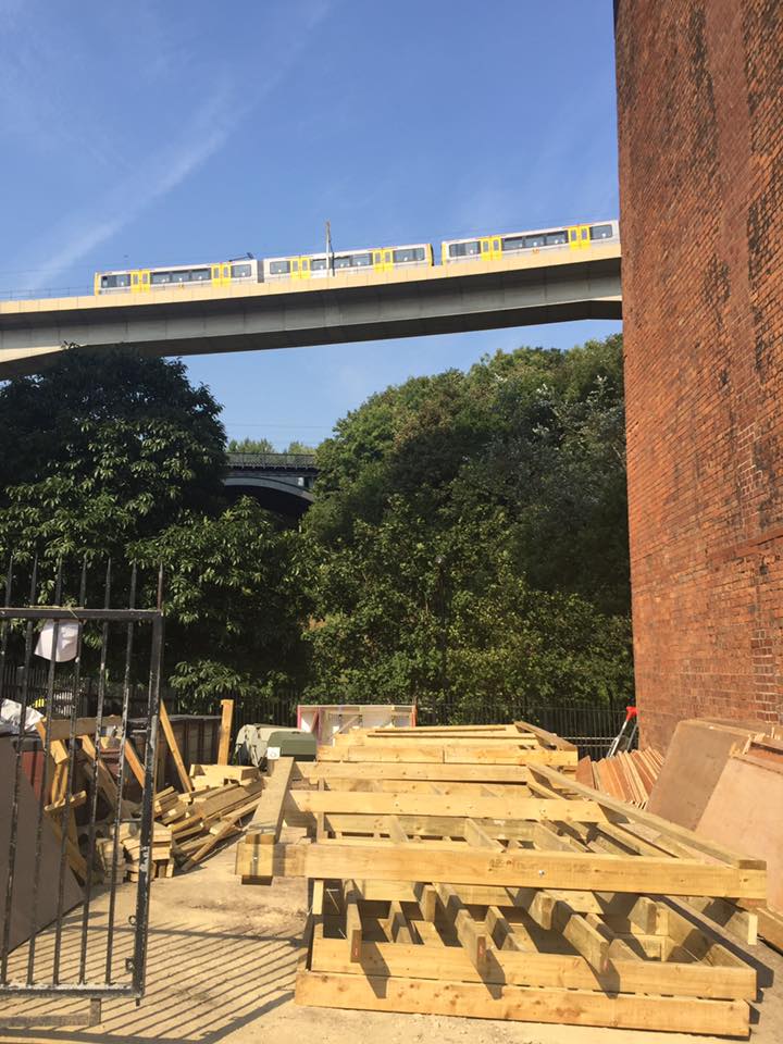 JuliaHHeslop's tweet photo. And #protohome is off to @OuseburnFarm to be a workshop/classroom. Here it is waiting to be reconstructed there! https://t.co/p47IdNz3dr