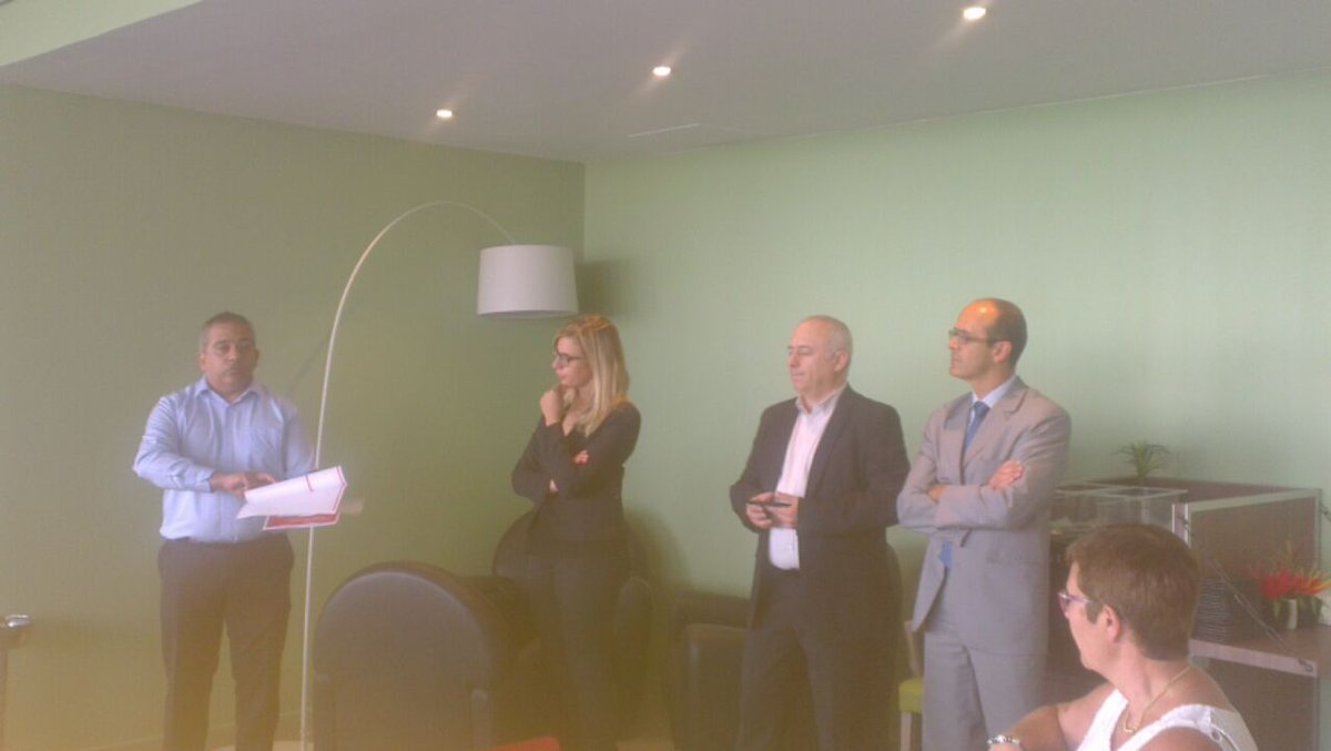 A_PENVERNE's tweet photo. Apres 18 mois seulement , les équipes @veolia #serviceclient #eaudugrandlyon fin prêtes! #certification #NFservice https://t.co/pxHeseHxXu