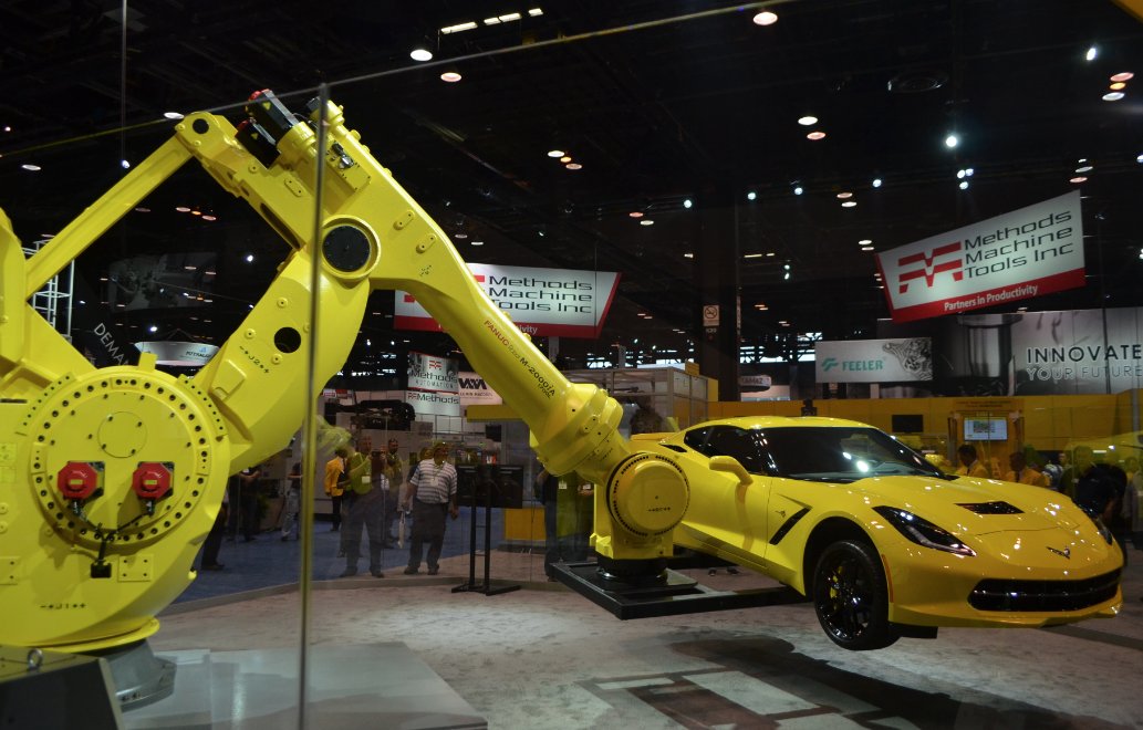 3dprintindustry's tweet image. Not #3Dprinting, but still impressive! The @FANUCAmerica robo arm at #IMTS #IMTS2016 #IMTSadditive