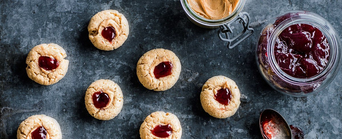 olivemagazine's tweet photo. Get your baking skills ready for tonight's show. Try one of our easy recipes: https://t.co/g4ov2A5A3b #BakeOff #GBBO https://t.co/VxotcnRCmD