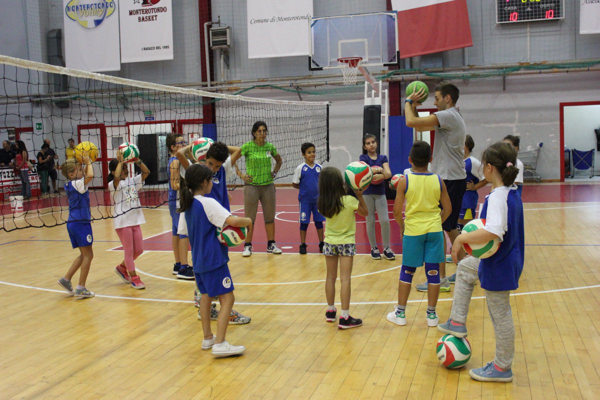 VolleyMonte's tweet photo. #Minivolley. La passione si riaccende al grido di "#PerNoiMonte!"
https://t.co/ehq8v8WG1t
#iogiocoapallavolo https://t.co/q7UkPBMRCW