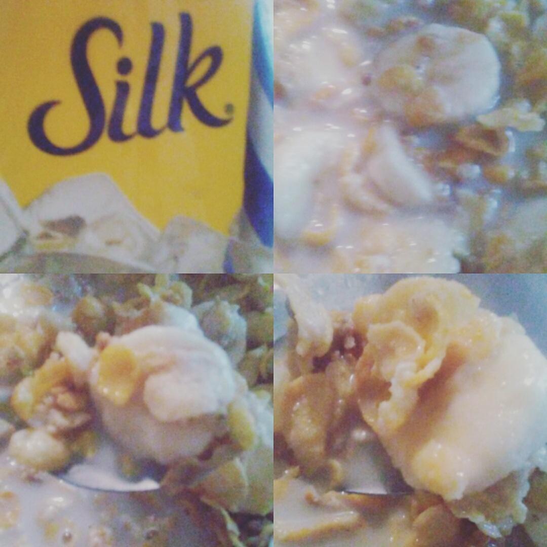 DoreneShaver's tweet image. also nondairy #silk with #bannana #nut #crunch is #yummy😋😋 n #healthy💝 tooo😋🍌in every biteumm