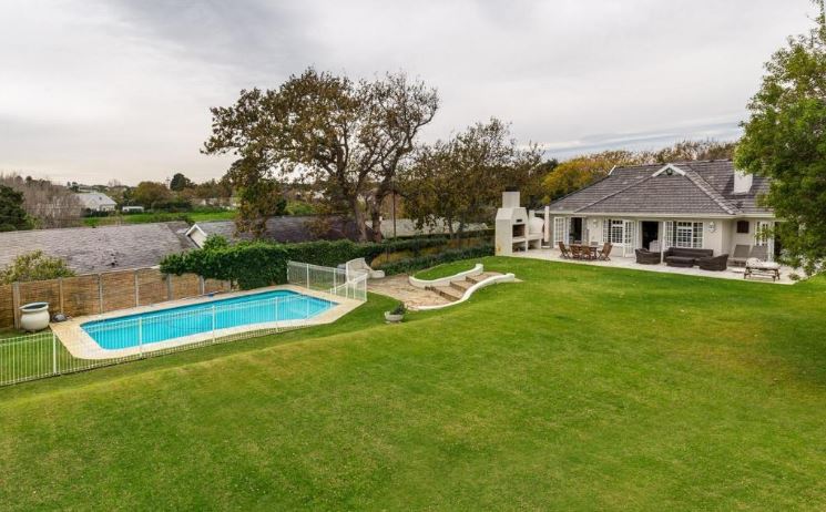 Is it too late to get a slice of the #CapeTown #property cake?bit.ly/2cX0q6q
