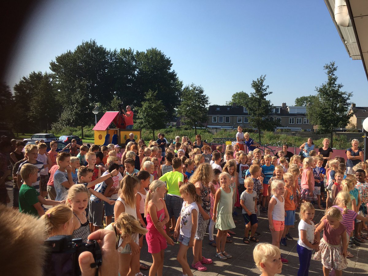 Geweldige opening schoolplein14. <a href="/detwilling/">OBS de Twilling</a> <a href="/JCFoundation/">Johan Cruyff Foundation</a>
