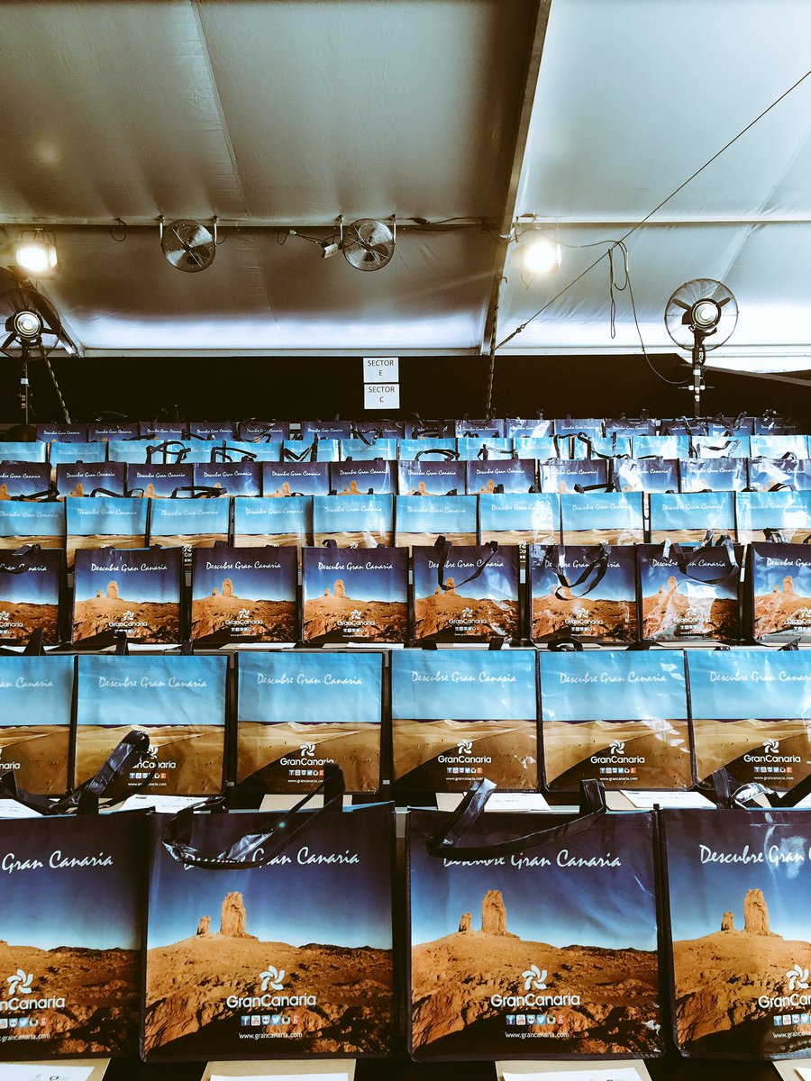 MFSHOWLIVE's tweet photo. Empezamos el día con @GranCanariaMC y los desfiles de @ps_swimwear y #Vevas #TRESemméMFShow https://t.co/WBIgVAUV1h