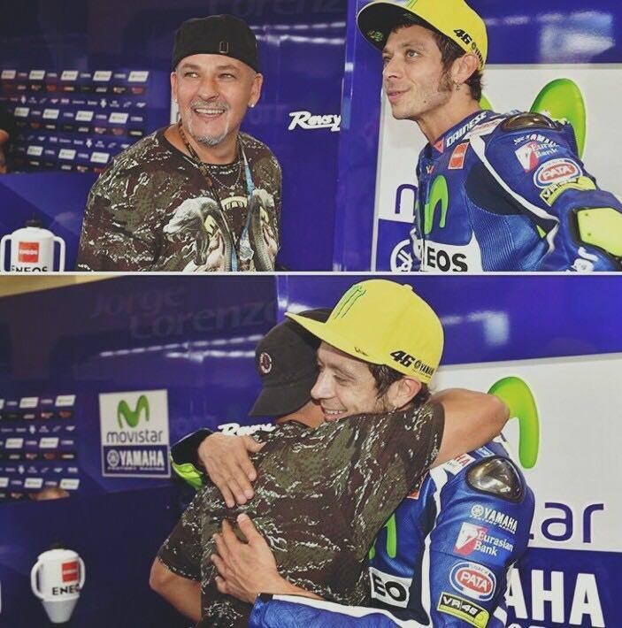 ChiamarsiBomber's tweet photo. Ed ecco l'adolescenza di molti di noi in una foto.
"Non ce la faccio... Troppi ricordi"
#Baggio #Rossi https://t.co/31BdtfEXf2