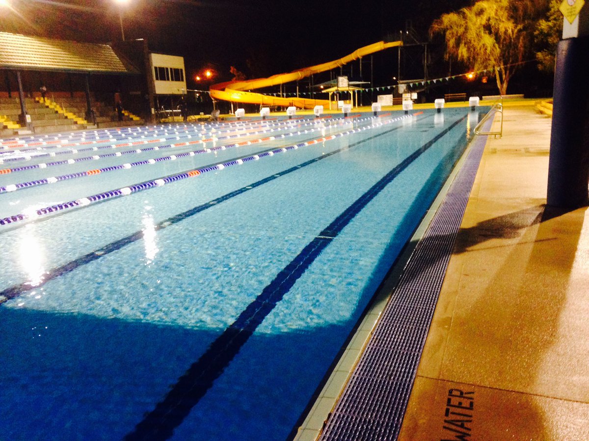 Noelenedasey's tweet photo. Dubbo pool #lido #afterworkrush #nolifeguards water temp 24C https://t.co/SMCWTZZTdo