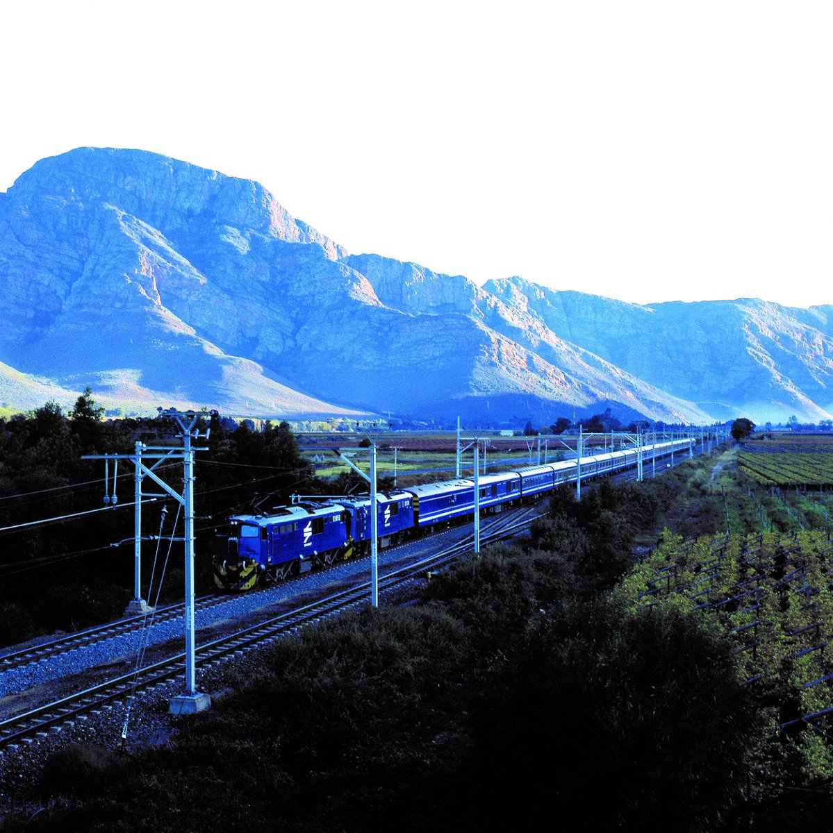 TheBlueTrainSA's tweet photo. Goodbye Cape Town skyline till we meet again, Enroute to Pretoria.
#WindowViewWednesdays https://t.co/FTyfPexc8s