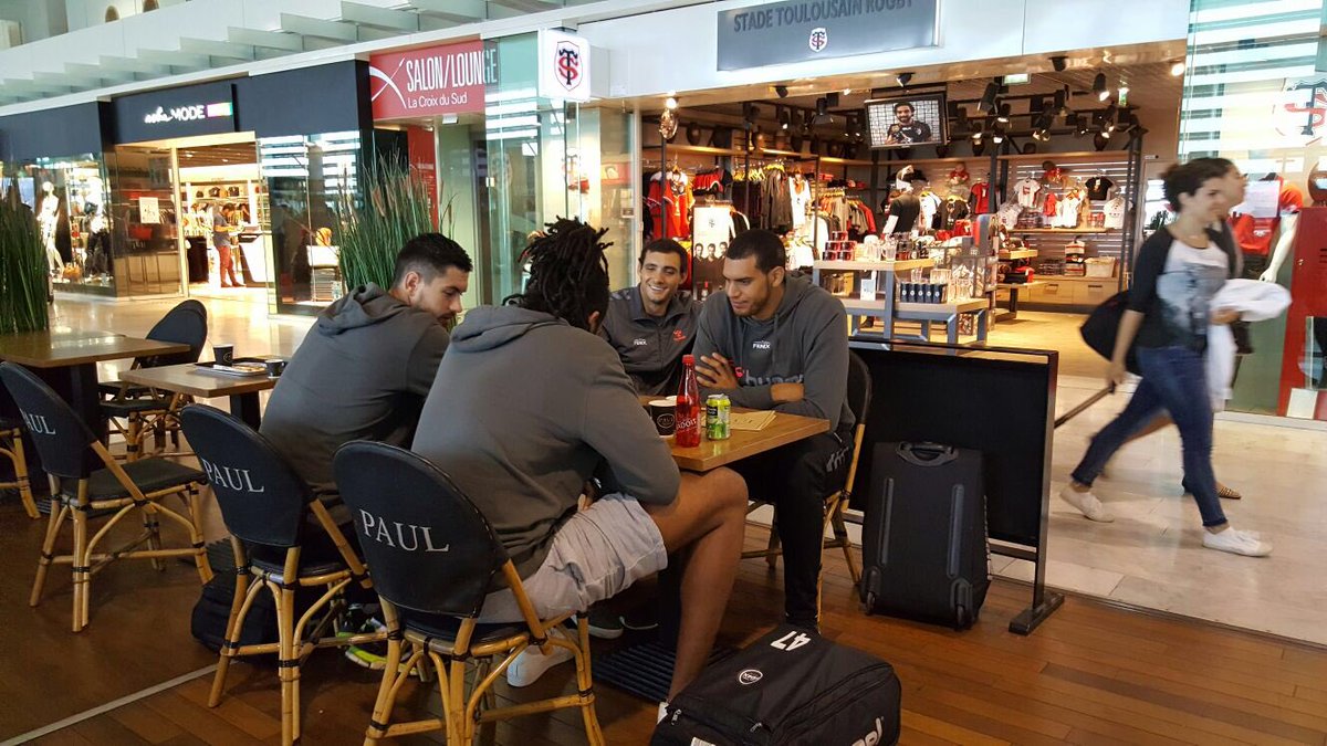 FENIX_HB's tweet photo. ⏰ H-8 avant le match
✈️ Direction Paris pour nos joueurs
#MEHBFENIX https://t.co/9X9ohnLees