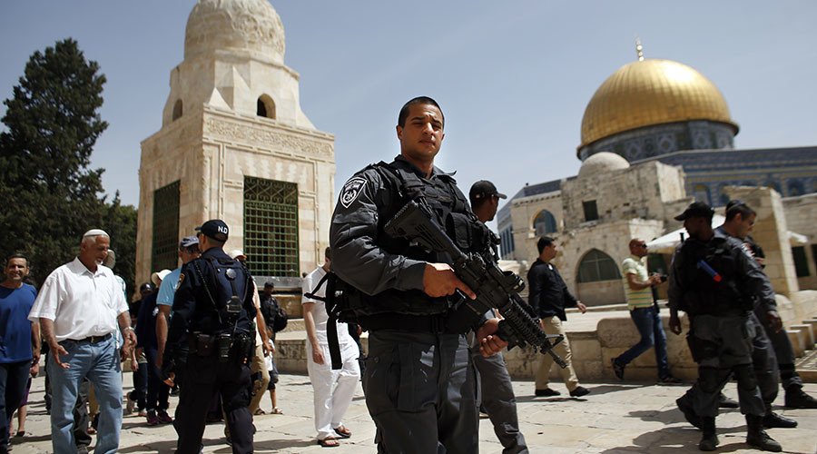 FriendsofAlAqsa's tweet photo. #BBSee Jewish settlers are allowed to storm sacred al-Aqsa Mosque with the backing of Israeli forces @BBCNews https://t.co/k2OBPaUgvr