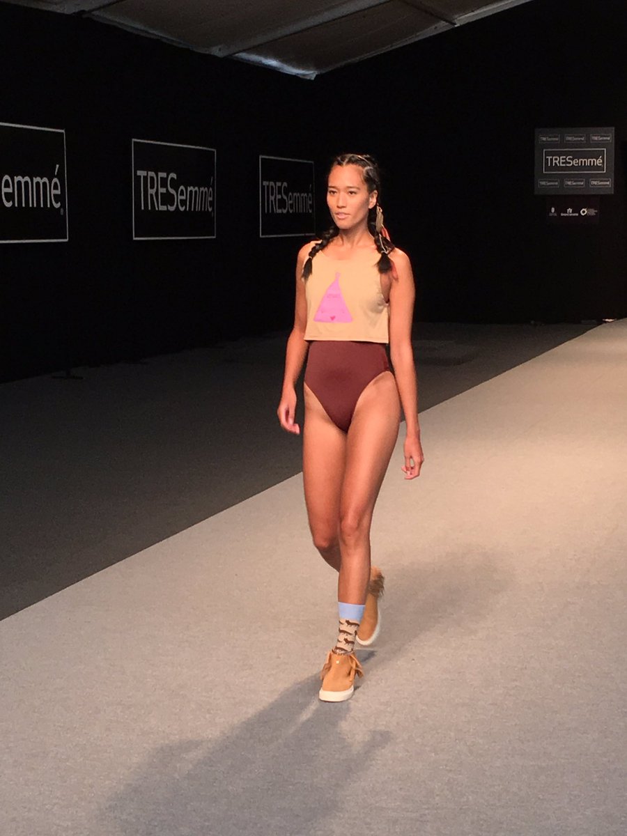 MFSHOWLIVE's tweet photo. Y ahora es el turno para #Vevas @GranCanariaMC #TRESemméMFShow https://t.co/yH6wGsjUS2
