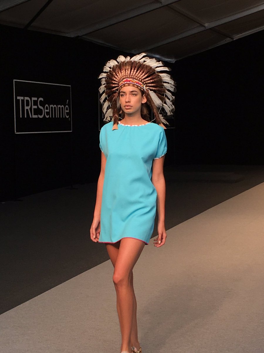 MFSHOWLIVE's tweet photo. Y ahora es el turno para #Vevas @GranCanariaMC #TRESemméMFShow https://t.co/yH6wGsjUS2