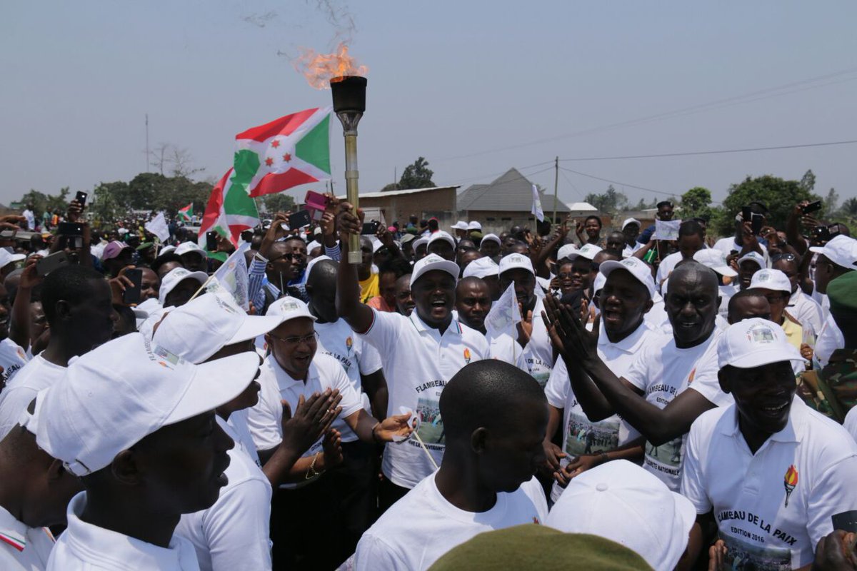 NyamweruAnicet's tweet photo. #Burundi #Bujumbura  habitants in joy as they welcome #PeaceTorch, celebrating #PeacefulBurundi @BBC @SarahKagingo https://t.co/FkUVRwlt5r