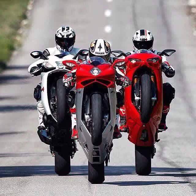 motoplanete's tweet image. Une belle brochette pour le #WheelieWednesday  ! 
#moto
