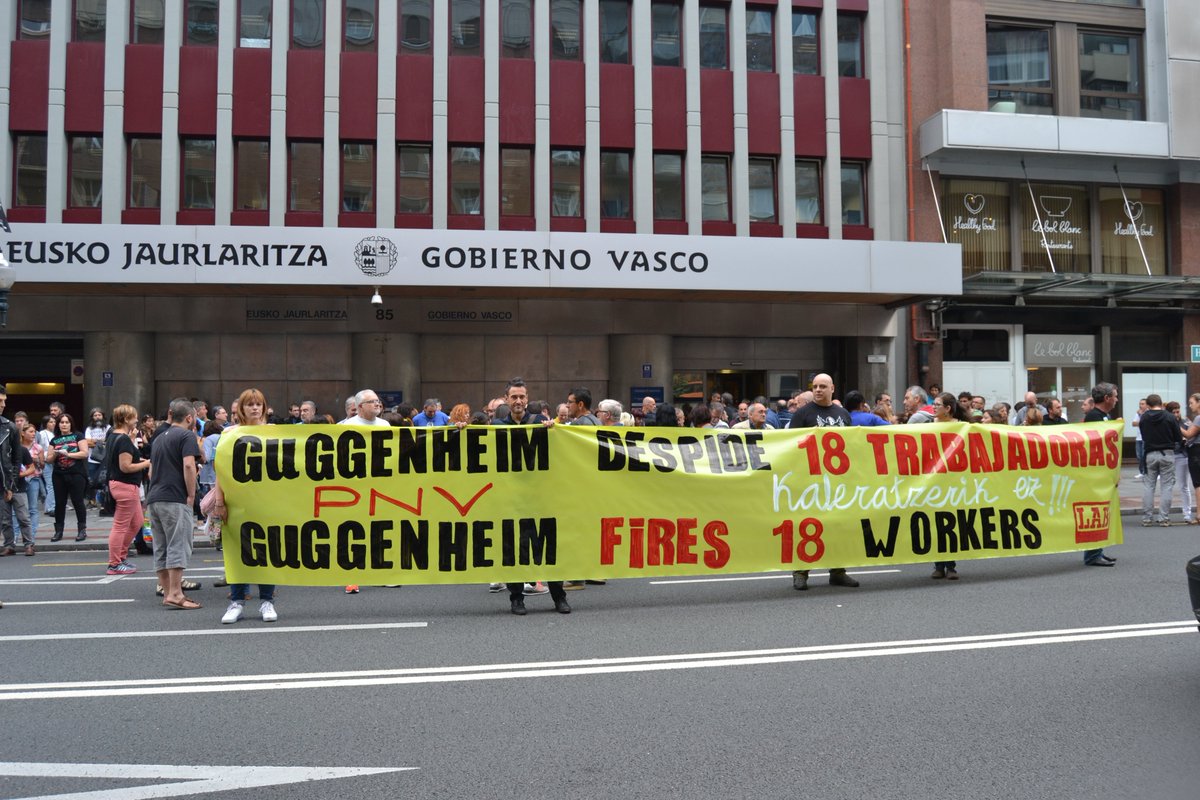 LABsindikatua's tweet image. Superprekarias ante el Gobierno Vasco, protestando contra la #precariedad y los 18 despidos en el @MuseoGuggenheim
