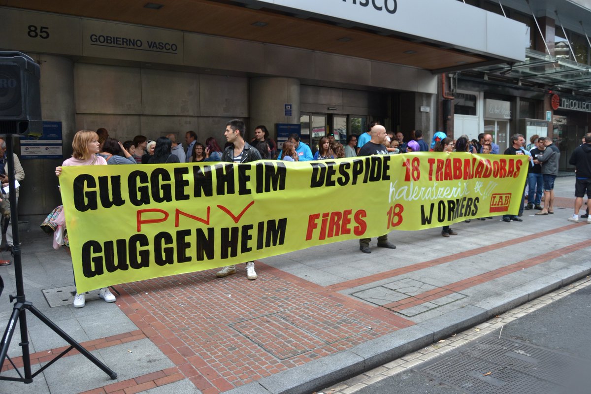 LABsindikatua's tweet image. Superprekarias ante el Gobierno Vasco, protestando contra la #precariedad y los 18 despidos en el @MuseoGuggenheim