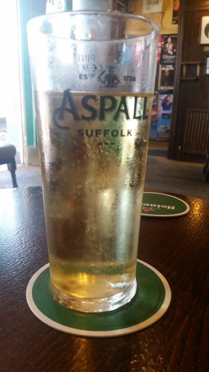 Sybaritic2011's tweet photo. Perfect for a 30 degree day #icecoldcider #Soho https://t.co/6ylg23jraA