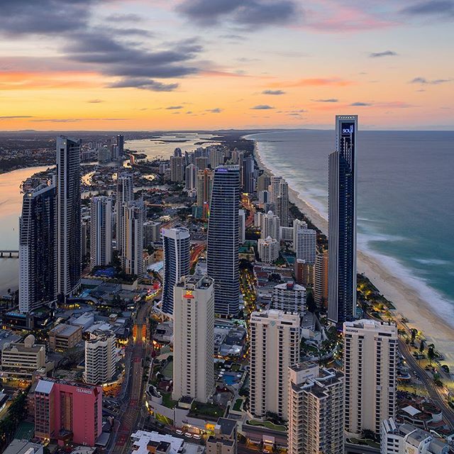 Australia's tweet photo. What #SurfersParadise looks like from above - in case you were wondering! (via IG/quietachiever at @SkyPoint_AU) https://t.co/6e9unthX7r