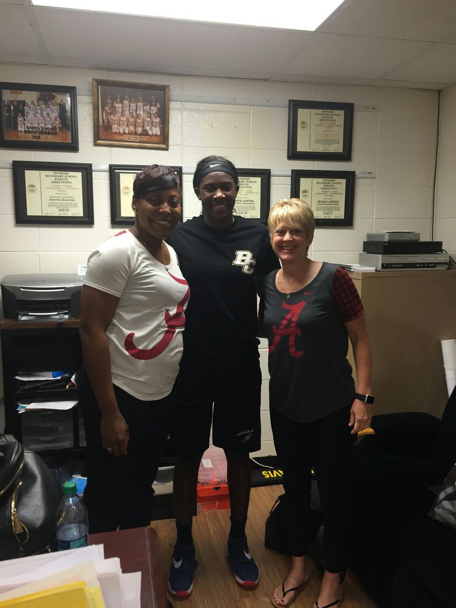 FBCMotton's tweet photo. 2018 Rhyne Howard got visits from GT, UA & SC. She also had a campus visit to UF. Recruiting Season is ♨️up #FBCU https://t.co/zsDbAajlqG