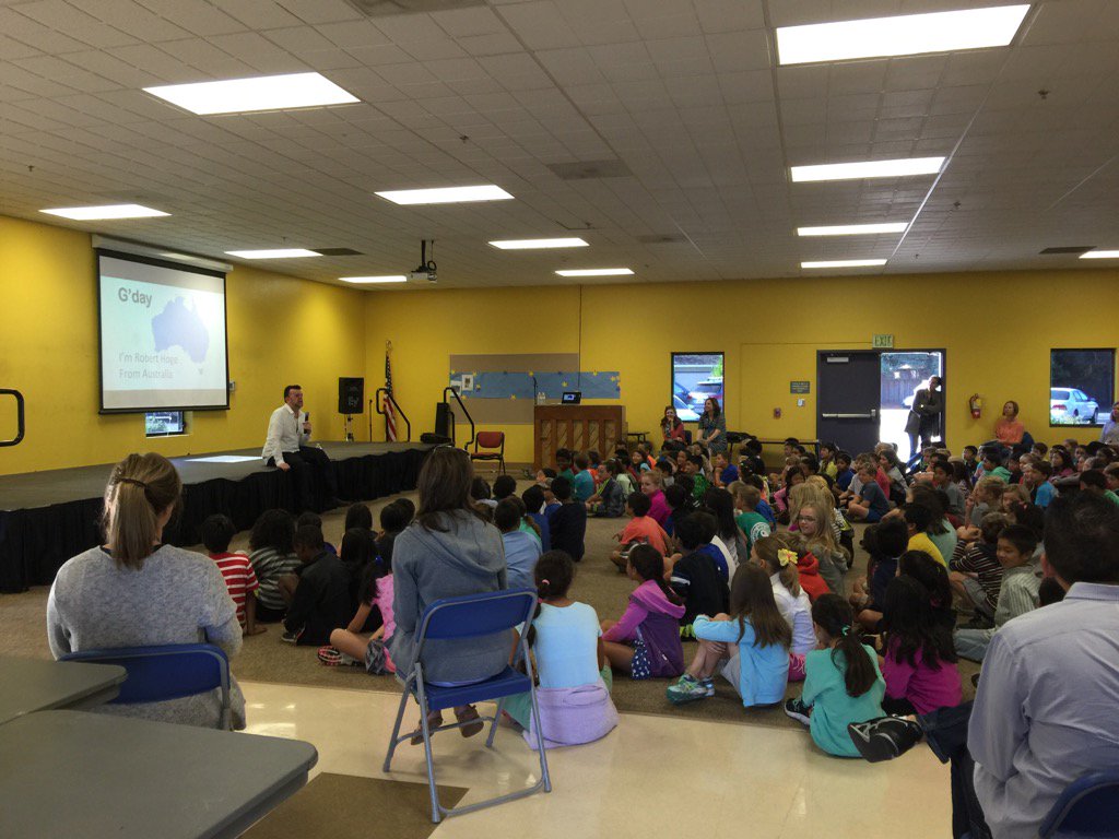 CeliaForrest1's tweet photo. Author Robert Hoge at Oak! We're so excited! @CeliaForrest1 #oaklibrary https://t.co/mbhsj6AY6k