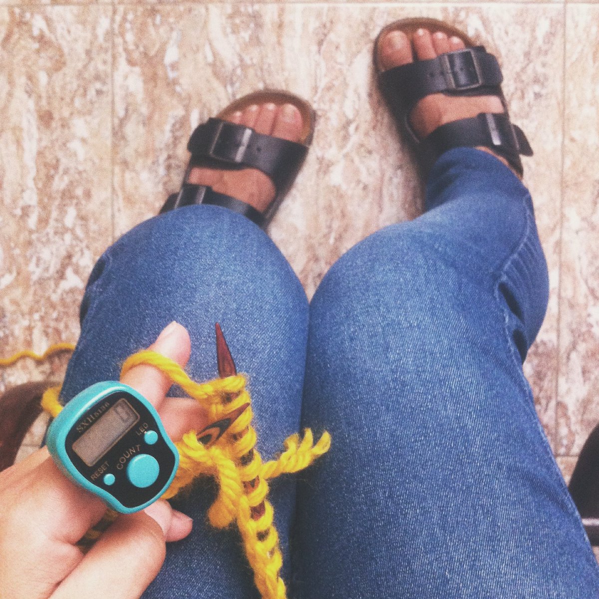 horadecrochet's tweet photo. Knit 1, purl 1
°
°
°
#knittingtime #knitting #knit #beanie #slouchy #knitpro #uglysandals #knitter #lanasstop https://t.co/UoOvsyF5M9