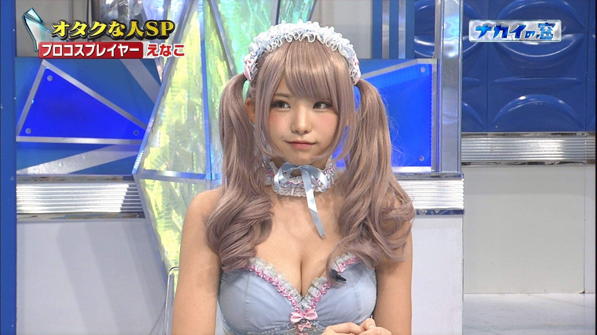 ɹǝʇǝԁ ピーター デロリアンレンタル屋 On Twitter Roga650 胸にすごいパッド入ってるなー谷間が直線と言う不自然感 Wigも顔の輪郭を隠してると思う Twitter