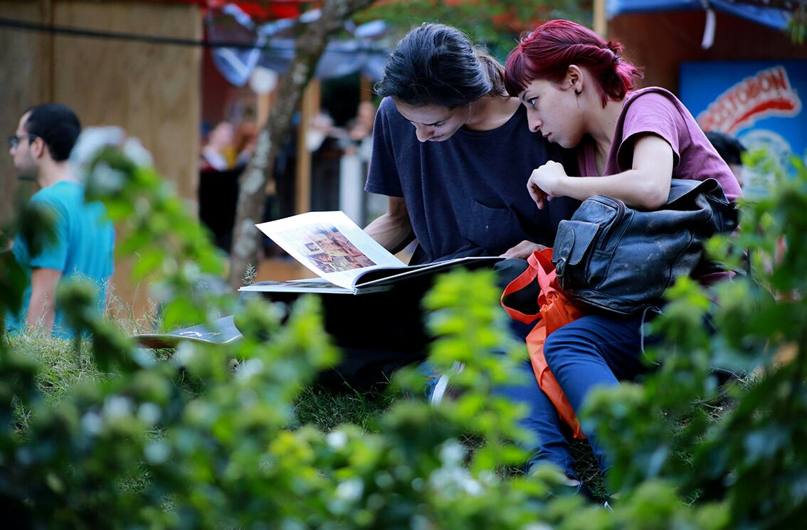 6 días y la emoción sigue intacta. En <a href="/AlcaldiadeMed/">Alcaldía de Medellín</a> estamos construyendo una ciudad de lectores con #FiestaLibro. 📚