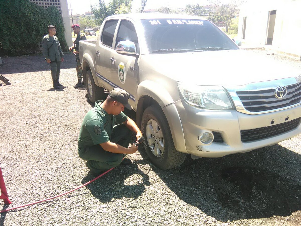 Vehículos logísticos del Ejército Bolivariano CsU3snSWcAABNrk