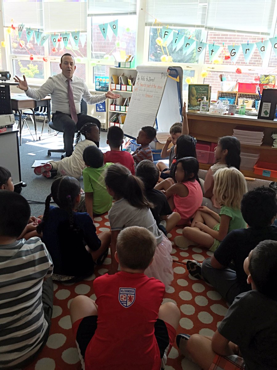 mrsbasinger_'s tweet photo. Today we had a visitor! The kids had a great time reviewing our rules with our principal! #SRR #safeyear #greatyear https://t.co/FUBE526kXS