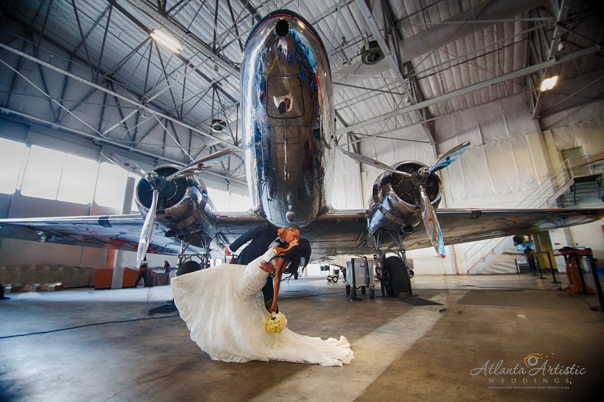 atlweddings's tweet photo. @SandersonONE Thanks for the follow and Happy Wedding Wednesday! #weddingwednesday https://t.co/4Bx2GMIP6V