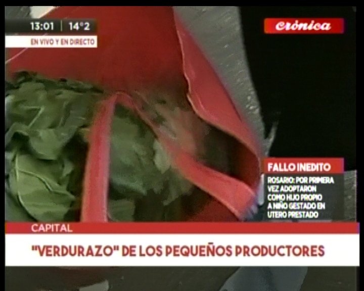 CronicaTV's tweet photo. #EnVivo | #Verdurazo en #PlazaDeMayo productores regalan 20 toneladas de verdura https://t.co/HYbFwAHrxw