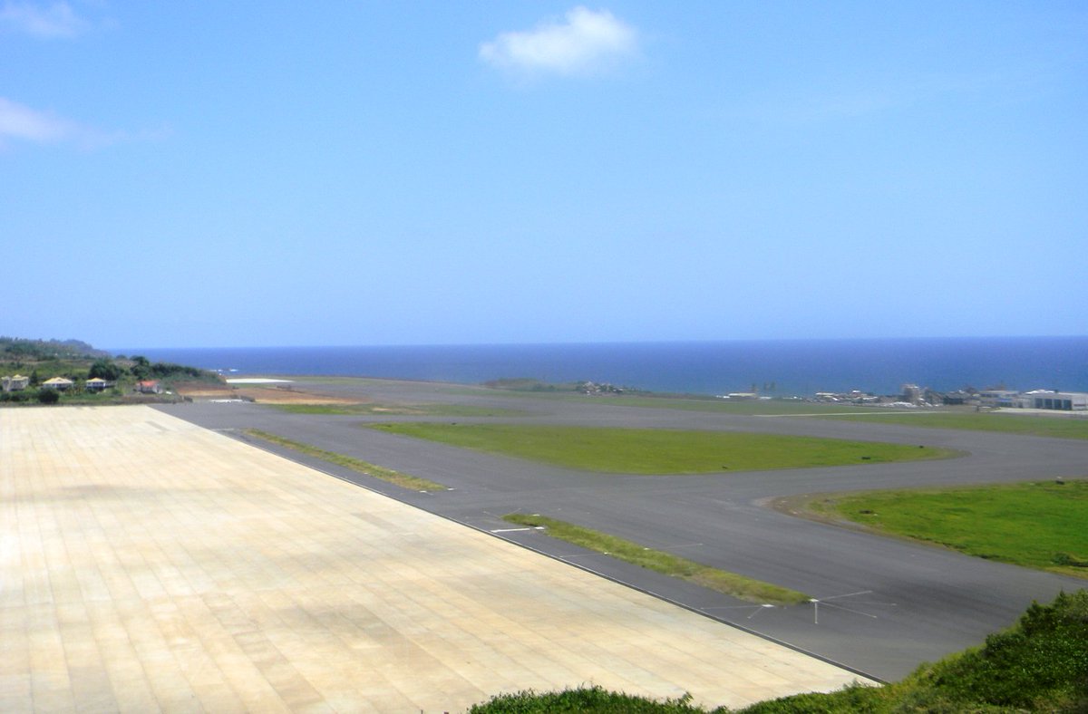 ArgyleIntl's tweet photo. Taxiways and runway in the distance. https://t.co/2F6fyJShZu