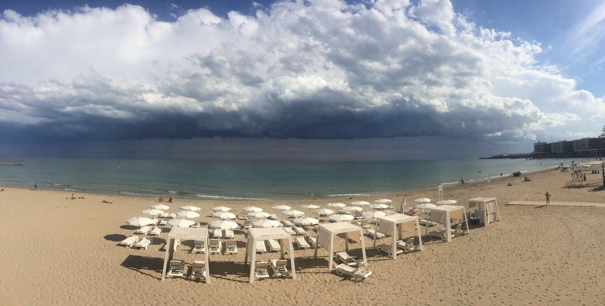 sileske's tweet photo. ¡Y después de meses, por fin vemos nubes en Alicante! @ElTiempo_tve @ELTIEMPO @tiempobrasero https://t.co/4skCazCWyL