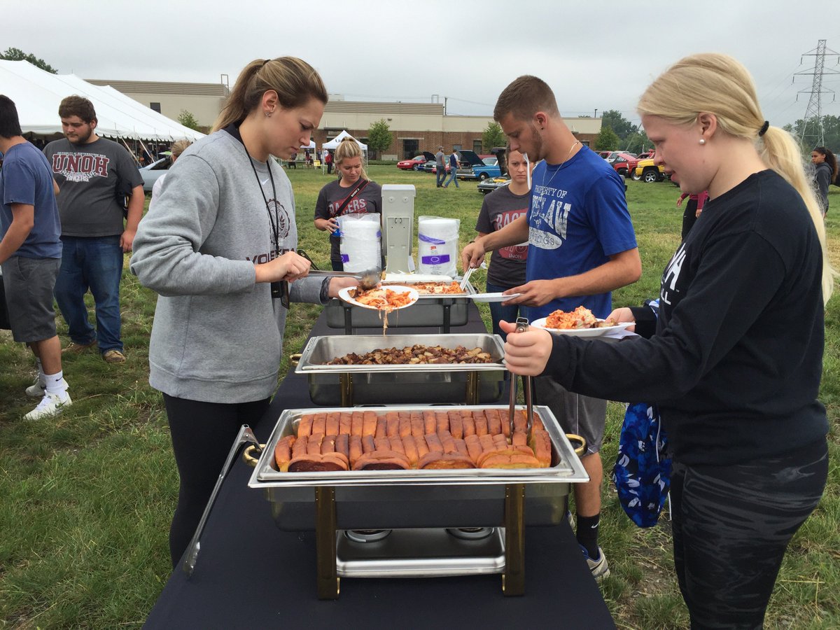 UNOH_edu's tweet photo. Food’s ready over at the #WelcomeWeek2016 Club Fair! https://t.co/VNtnxorW3L