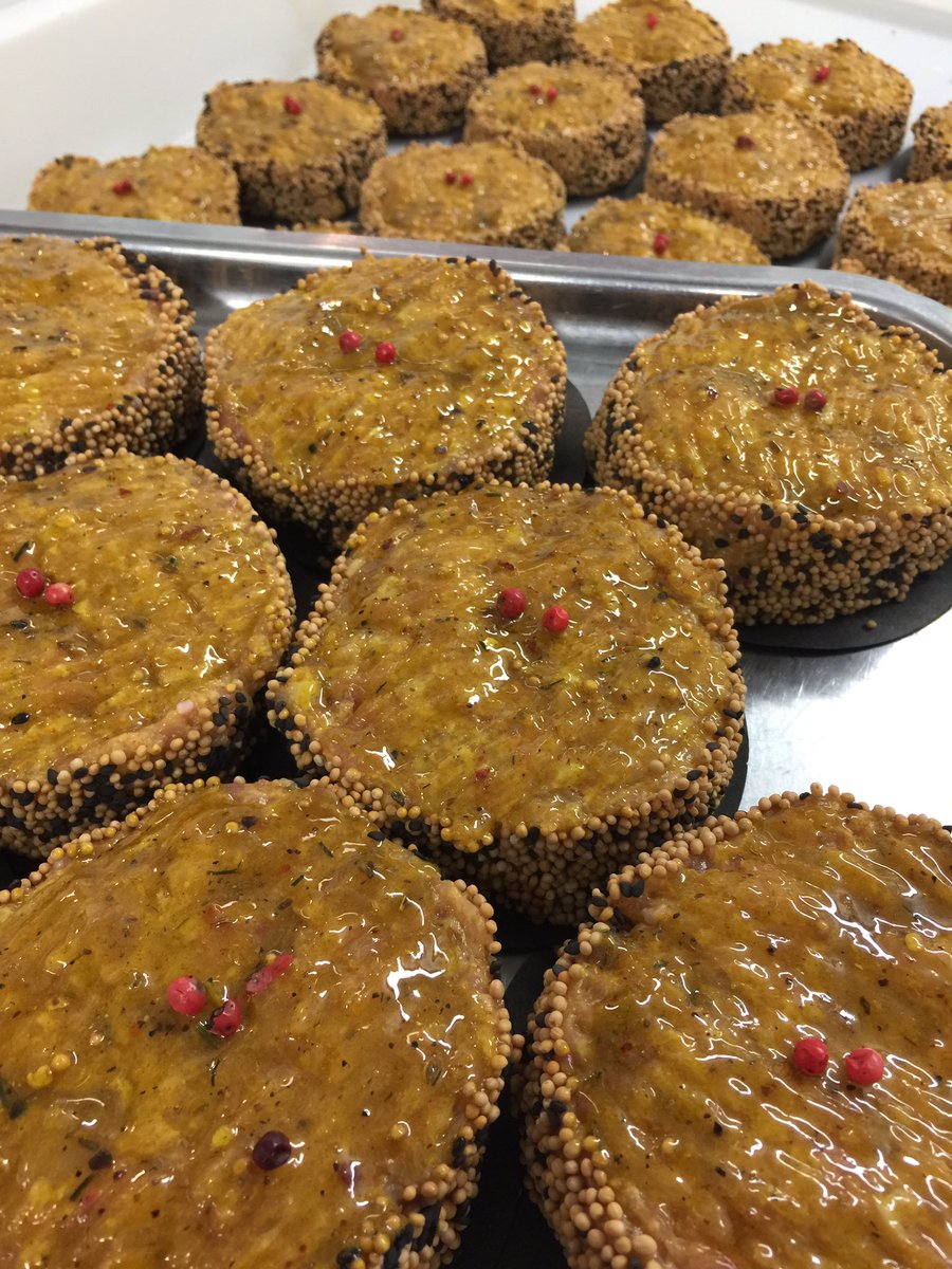 phillsatwitt's tweet image. Bbq time again today worldspice Asia chicken koftas and green curry chicken burger @Verstegen_UK #kumars#bbq#summer