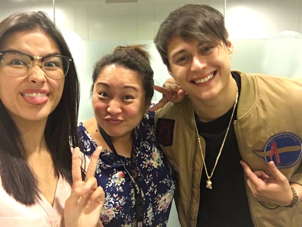 queenbeemae's tweet photo. Of course we gotta have a wacky shot....😛😗😝 https://t.co/6AQ1UbH2eS