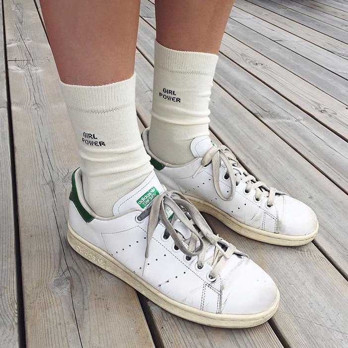 A #rugger girl knows to stack up on socks when nights are getting chillier. || 📷 : Alina