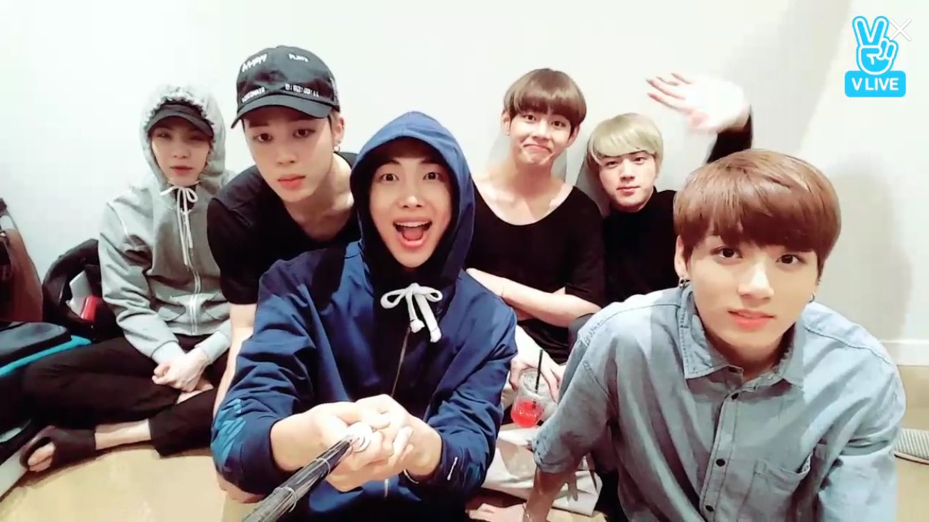 V LIVE on Twitter "방탄소년단 추석인사 브이앱만으로도 마음이 너무 좋아져서 연휴의
