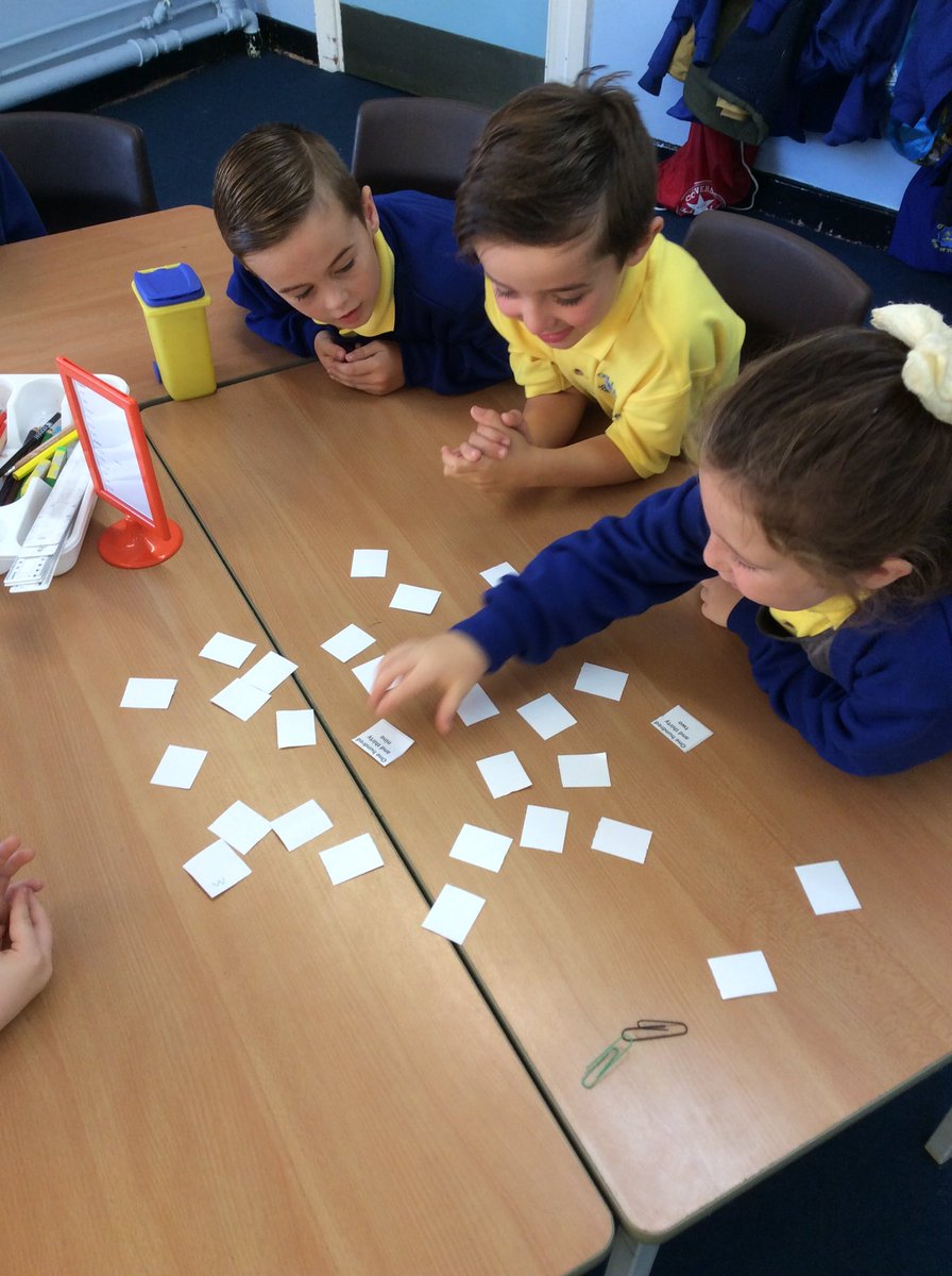 ourladystar2b's tweet photo. Playing pairs in Maths this morning! #maths #placevalue #3digitnumbers https://t.co/wxhqvovTYz
