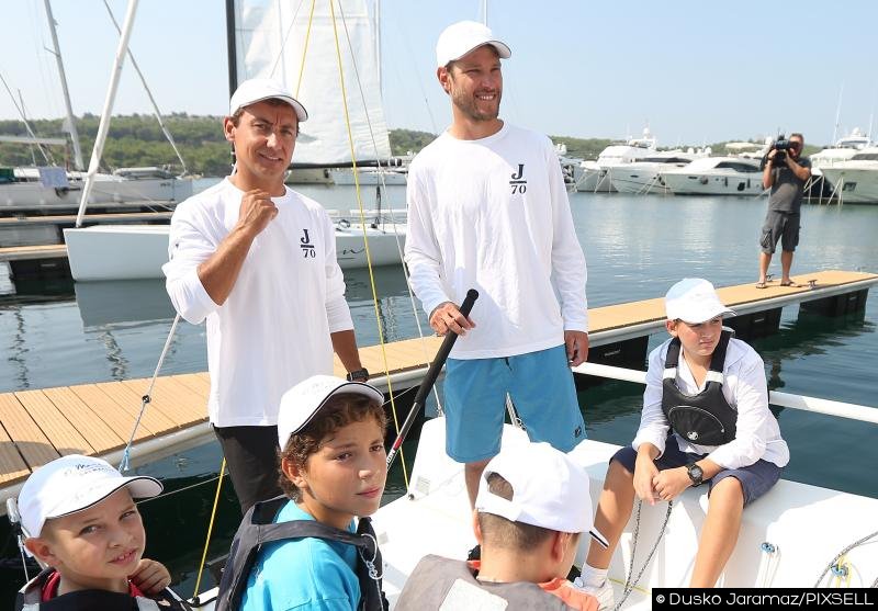 HRTsport's tweet photo. Šibenik: Zlatni olimpijci Šime Fantela i Igor Marenić družili su se s djecom povodom dana jedrenja #HRio https://t.co/aukNUv32D5